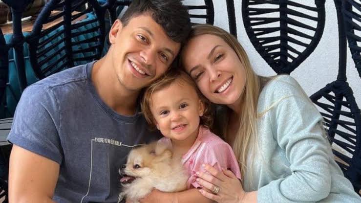 Filha de Tata Estaniecki e Júlio Cocielo contraí vírus mão-pé-boca:  influenciadora fala da experiência - Jornal de Brasília