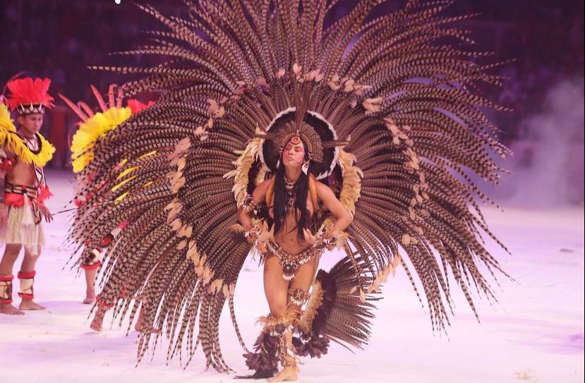 ELA FEZ A DIFERENÇA Cunhã poranga rouba a cena na primeira noite do Festival folclórico de