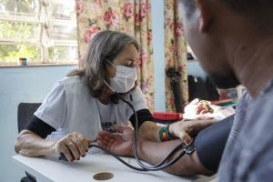 RIO GRANDE DO SUL Médicos Sem Fronteiras oferece cuidados médicos em abrigo de área vulnerável de Canoas