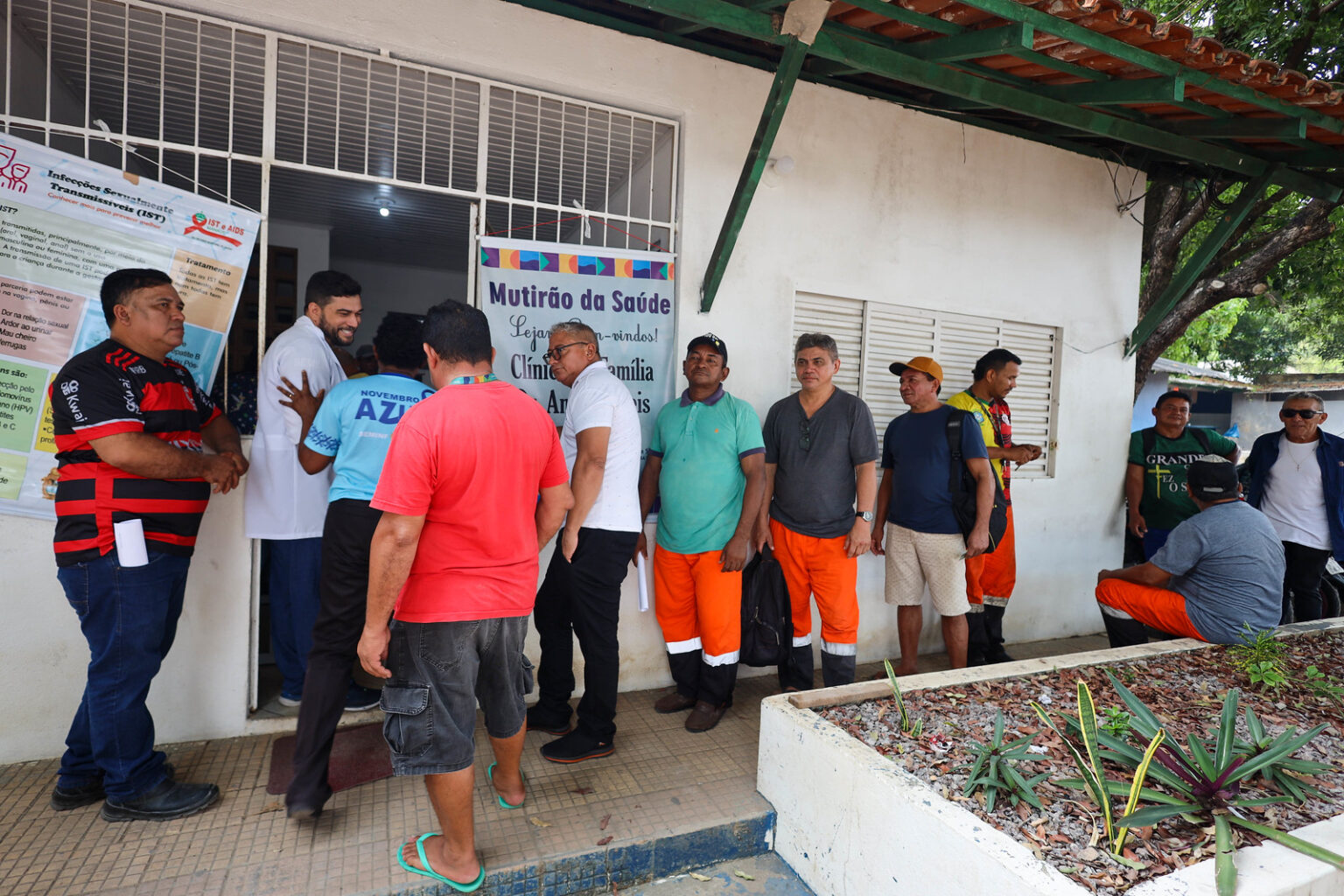 SAÚDE DO HOMEM Prefeitura de Manaus realiza ação do ‘Novembro Azul’ no distrito de Obras do Morro da Liberdade