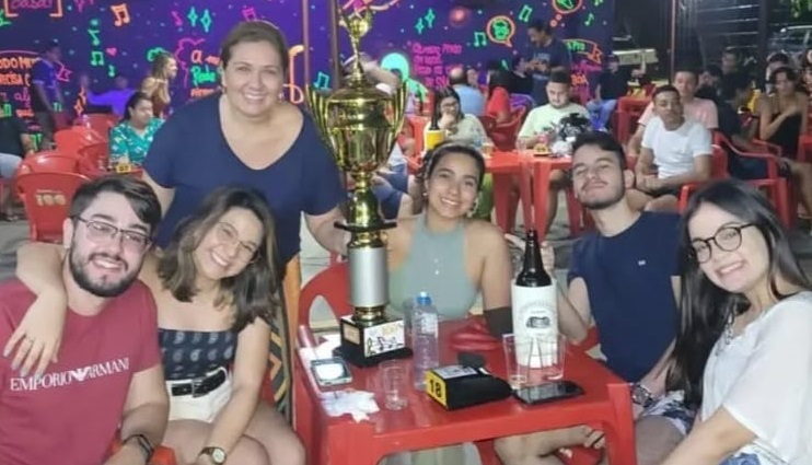 FEBRE NOS ANOS 90 Karaokê em Manaus volta a ganhar força em telões digitais