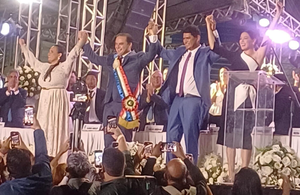 PARINTINS Prefeito Matheus Assayag e Vanessa Gonçalves tomam posse no Bumbódromo na terra de Garantido e Caprichoso
