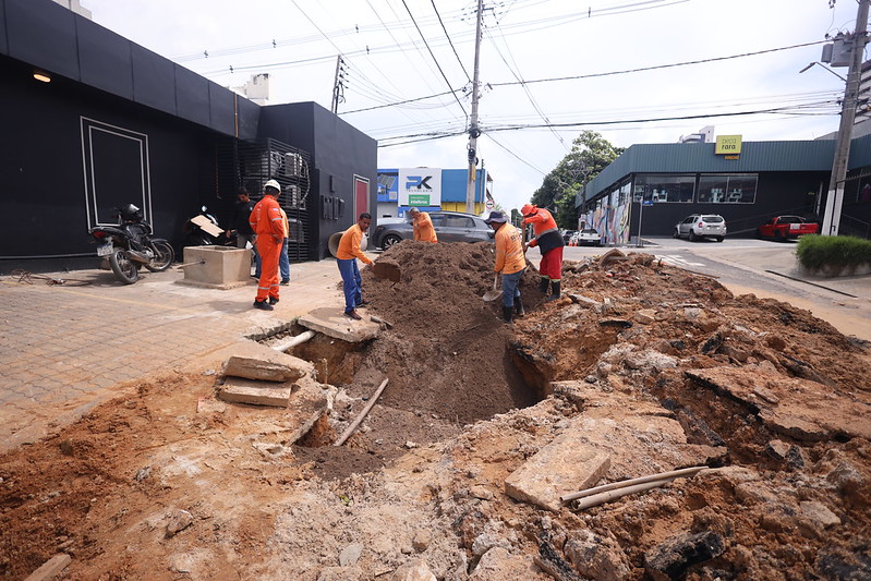 Prefeitura de Manaus trabalha na recuperação de uma rede de drenagem profunda no bairro Nossa Senhora das Graças