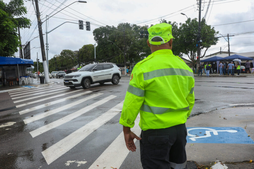 Anunciando futuras obras para Manaus, prefeito David Almeida entrega duas novas intervenções viárias neste domingo