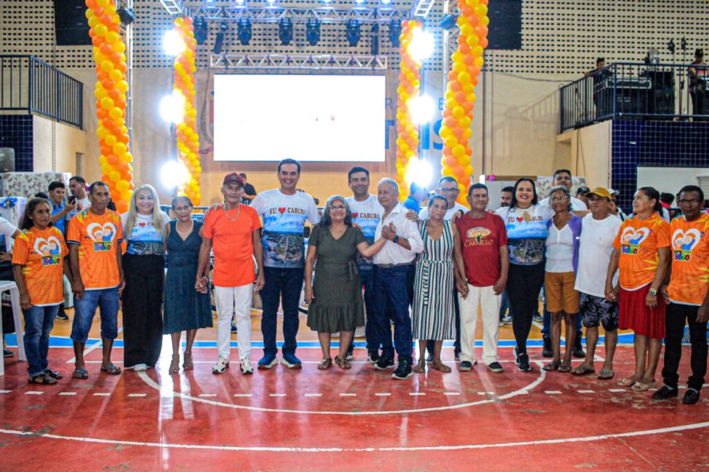 NOITE DE FESTA prefeito Mateus Assayag reabriu Programa do Idoso e entregou prêmios para mães