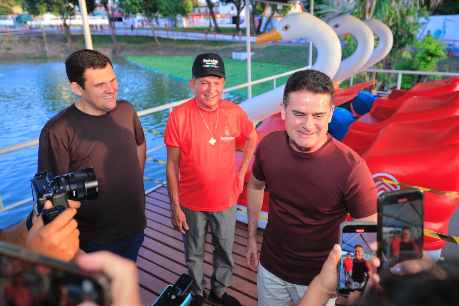 Prefeito David Almeida vistoria obra da lagoa do Bombeamento, que terá primeiro pedalinho público de Manaus