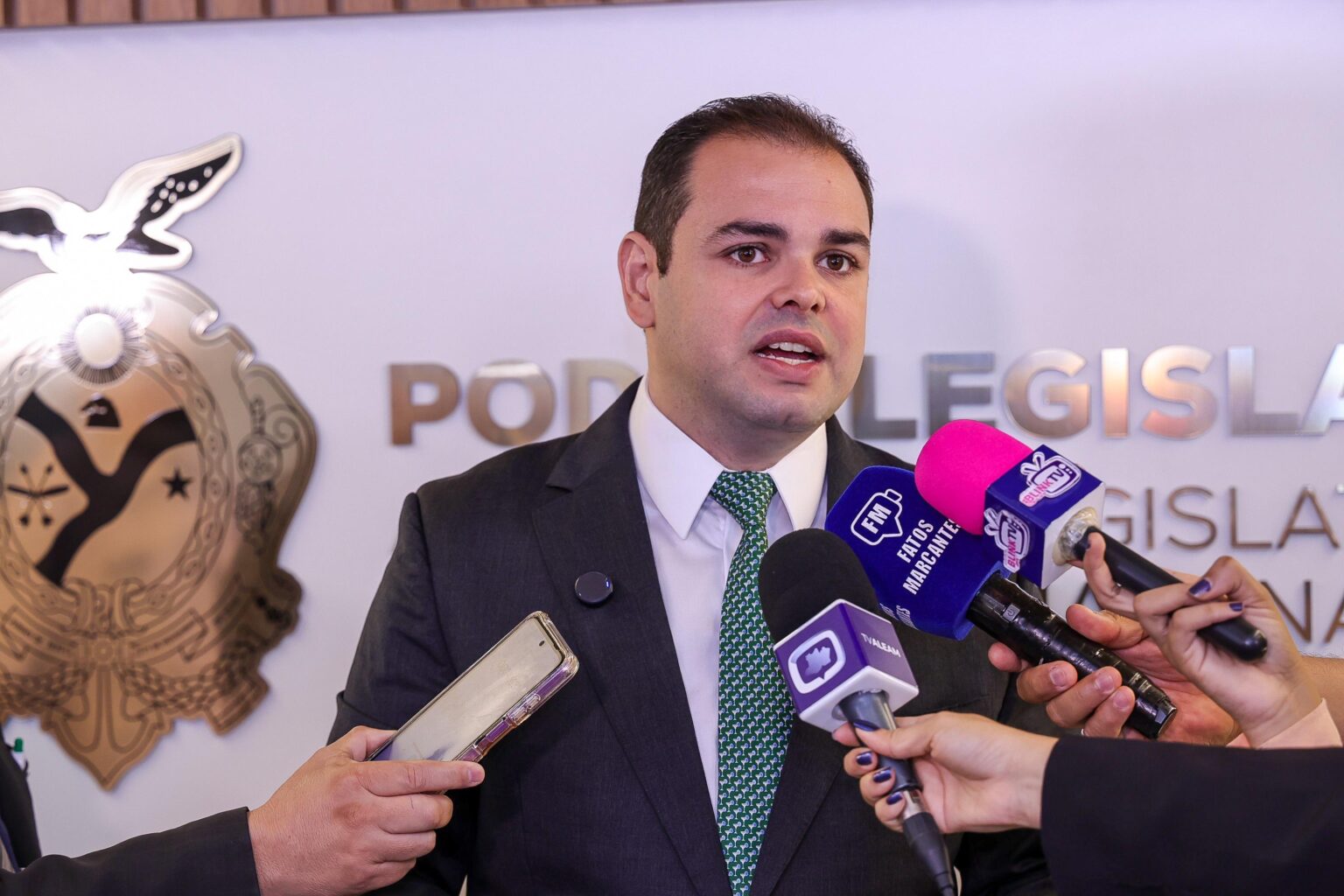 EXPLORAÇÃO Presidente Roberto Cidade critica preços abusivos e defende acesso democrático ao Festival de Parintins