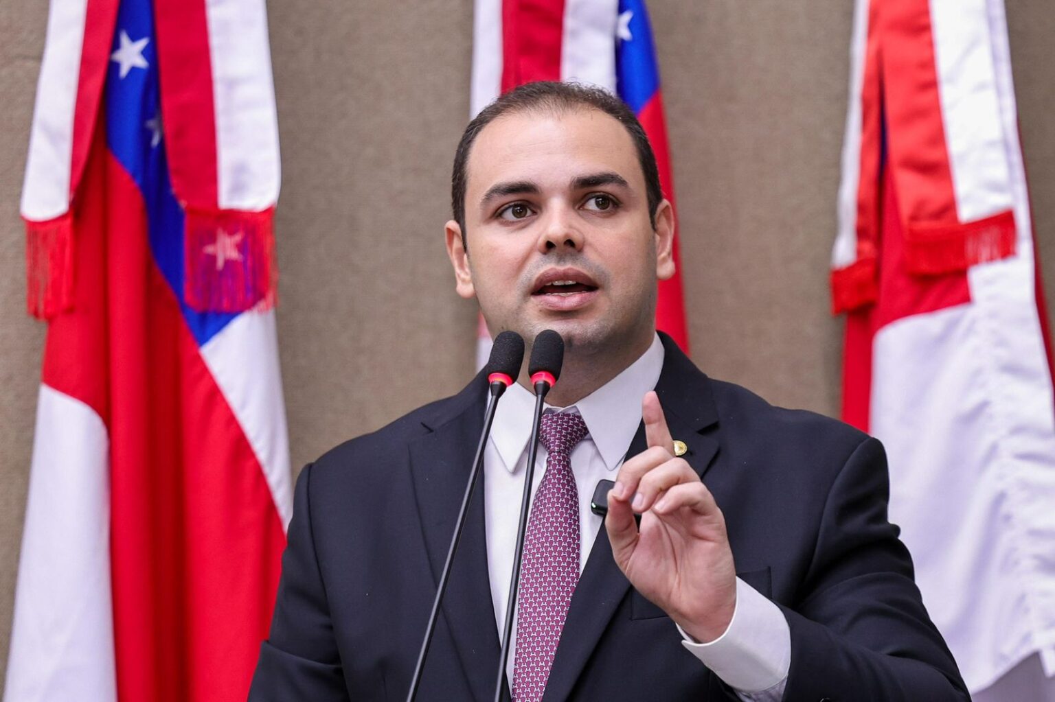 SEMANA DO MEIO AMBIENTE Roberto Cidade destaca legislação de sua autoria que propõe diretrizes para adaptação às mudanças climáticas
