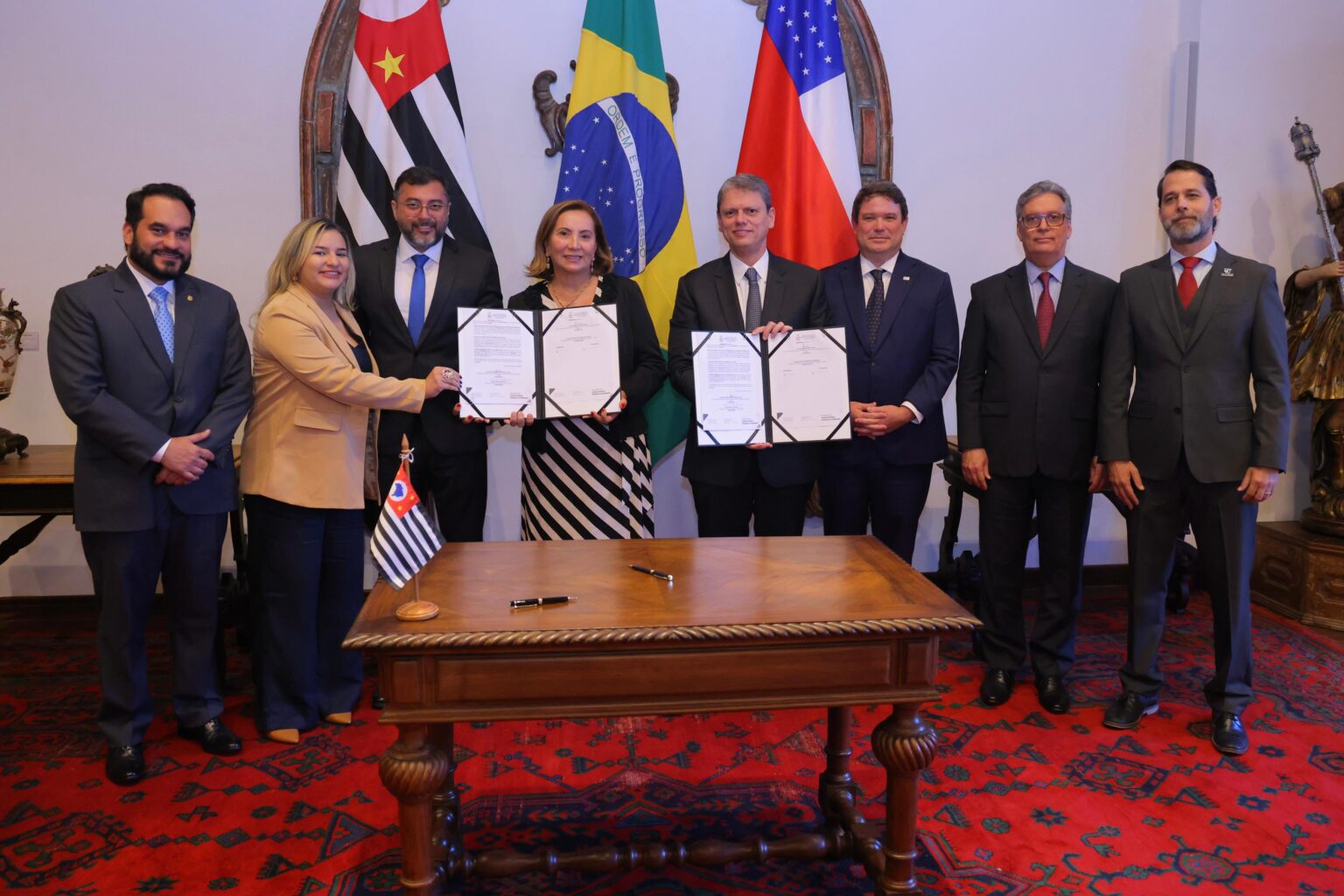 AÇÃO CONJUNTA Governadores Wilson Lima e Tarcísio de Freitas firmam convênio para realização de 2,5 mil exames de DNA no Amazonas