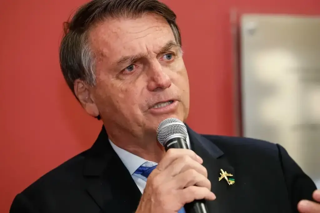MEDIDAS RESTRITIVAS | Jair Bolsonaro é alvo de buscas da PF