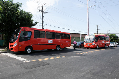 Manaus ganha quatro ônibus adaptados para o programa ‘TransPorta’ e anuncia dez novos veículos para linhas da zona Leste