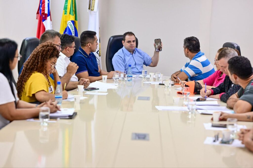 Em reunião com moradores de Presidente Figueiredo, Roberto Cidade confirma início das obras da Rodovia AM-240 após sua articulação