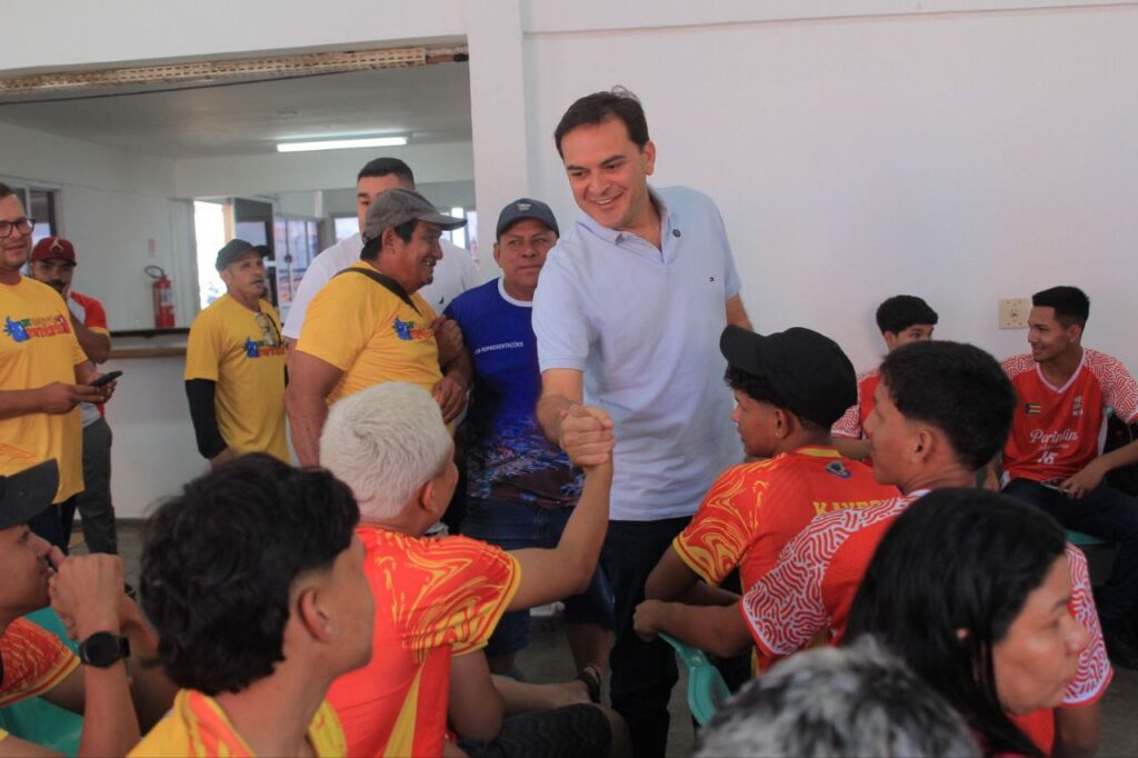 Prefeito Mateus Assayag prestigia embarque dos atletas para Jogos Escolares, em Manaus