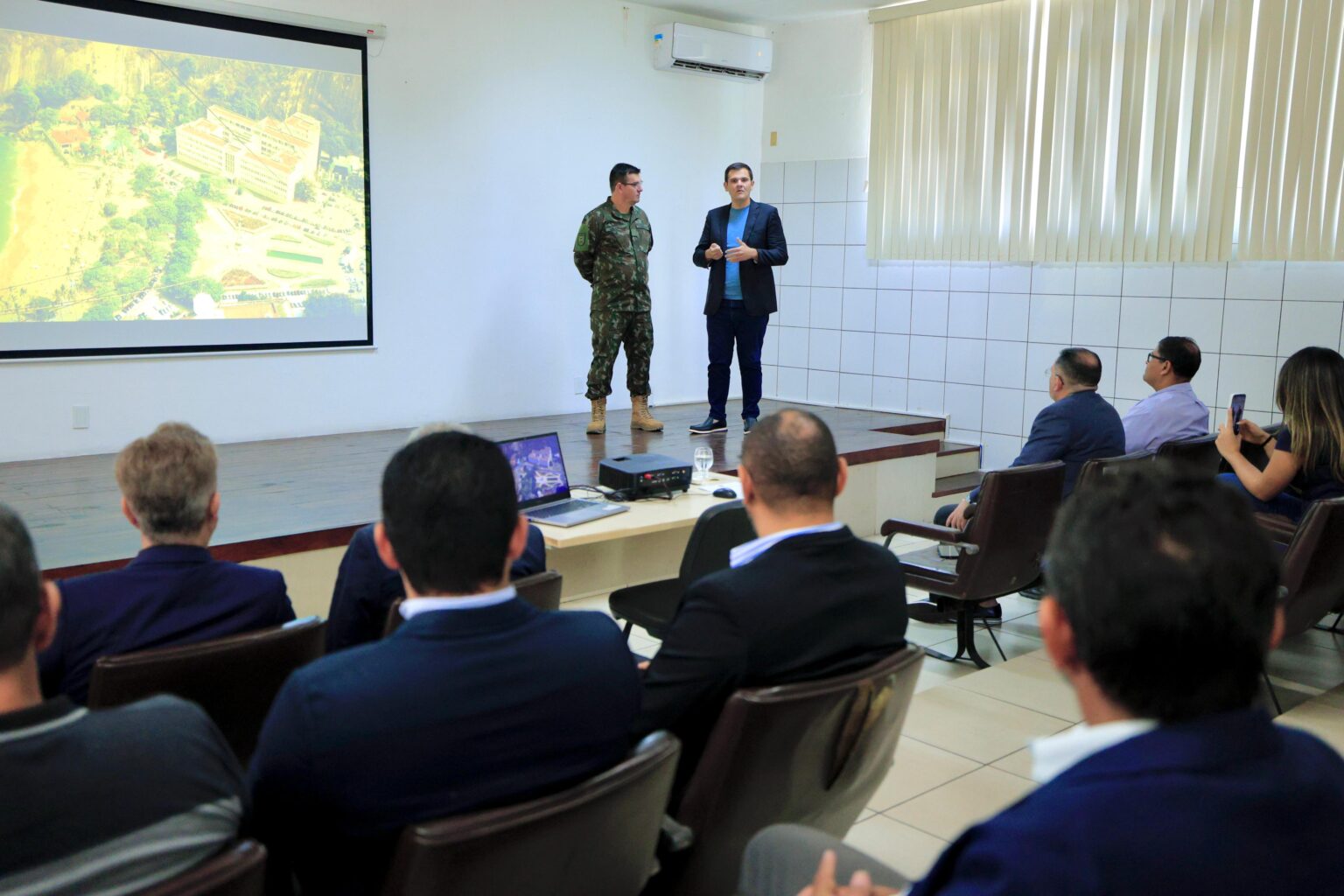 Prefeito em exercício Renato Junior participa de diálogo estratégico com o Exército para a criação de instituto de pesquisas na Amazônia