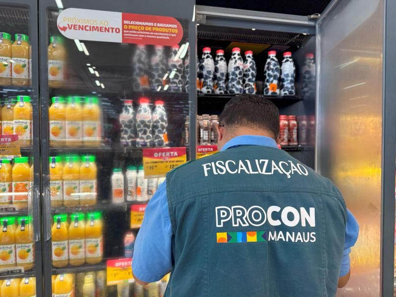 Procon Manaus e Visa Manaus realizam operação conjunta em supermercados para garantir segurança alimentar e proteção ao consumidor