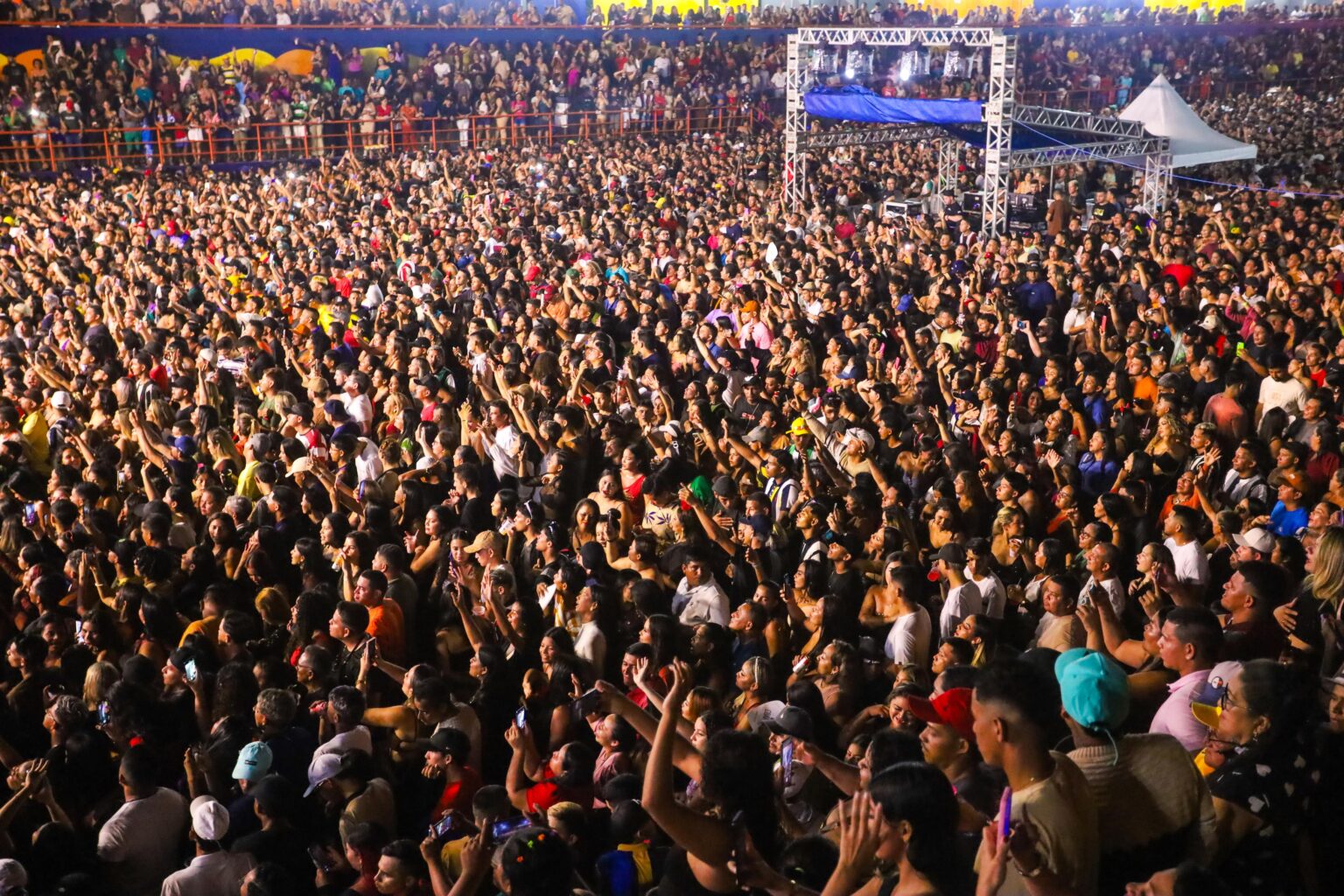 COARI CELEBRA 93 ANOS com inovação em espetáculo inédito de drones e grandes shows