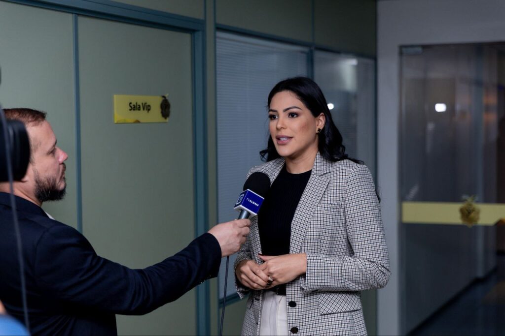 Deputada Mayra Dias destina R$ 300 mil para melhorias na UEA de Maués e reforça apoio à educação