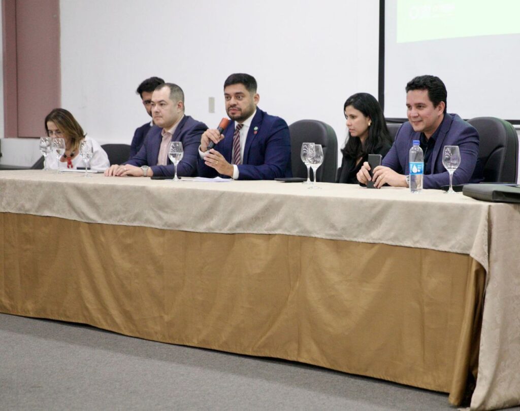 AULA MAGNA reitor da UEA apresenta panorama do curso de Direito e destaca incentivo à pesquisa científica na área jurídica