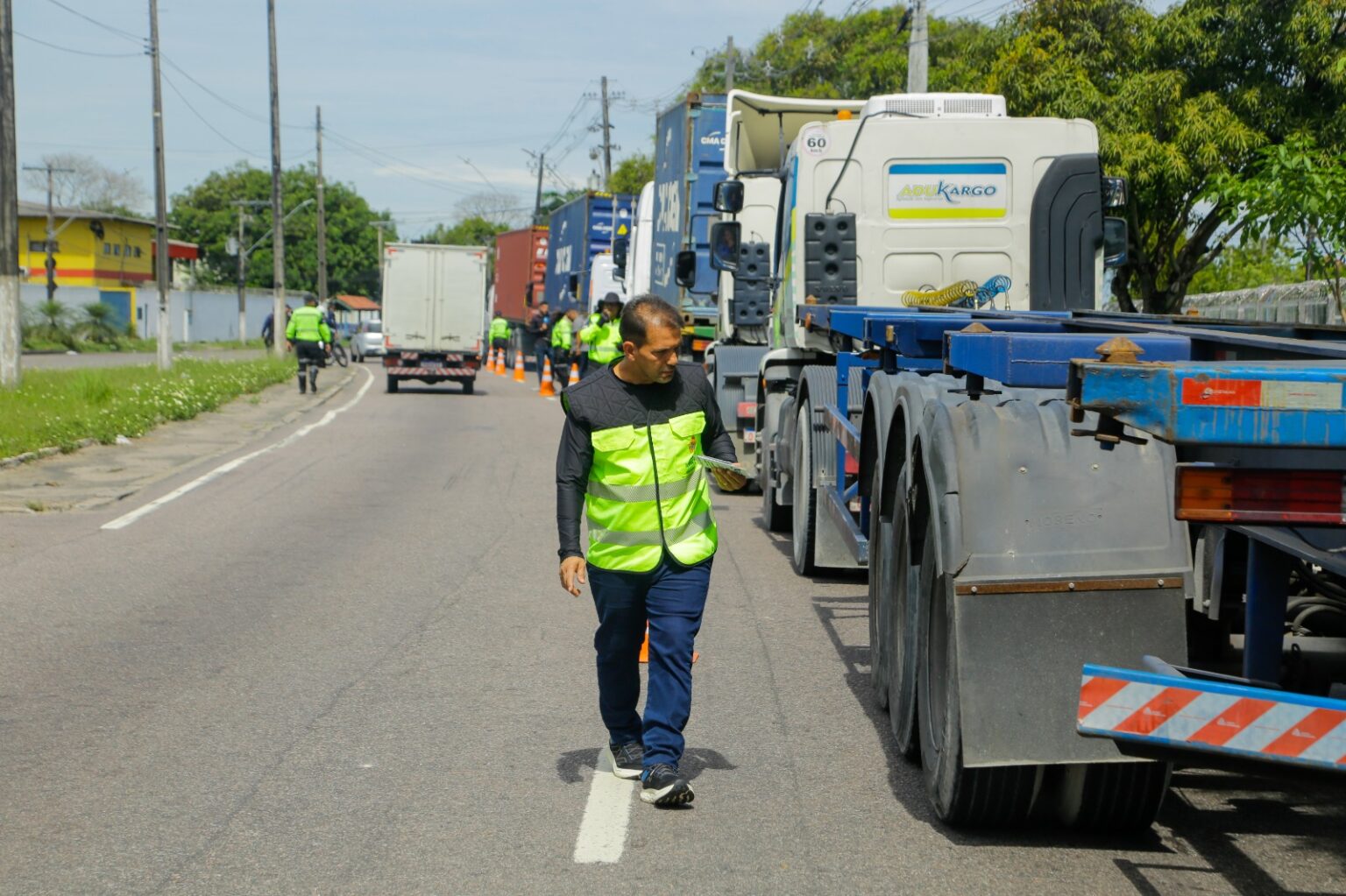 Prefeitura de Manaus reforça operações ‘Cavalo de Aço’ e ‘Carga Pesada’ e ultrapassa 1,6 mil autuações em 2025