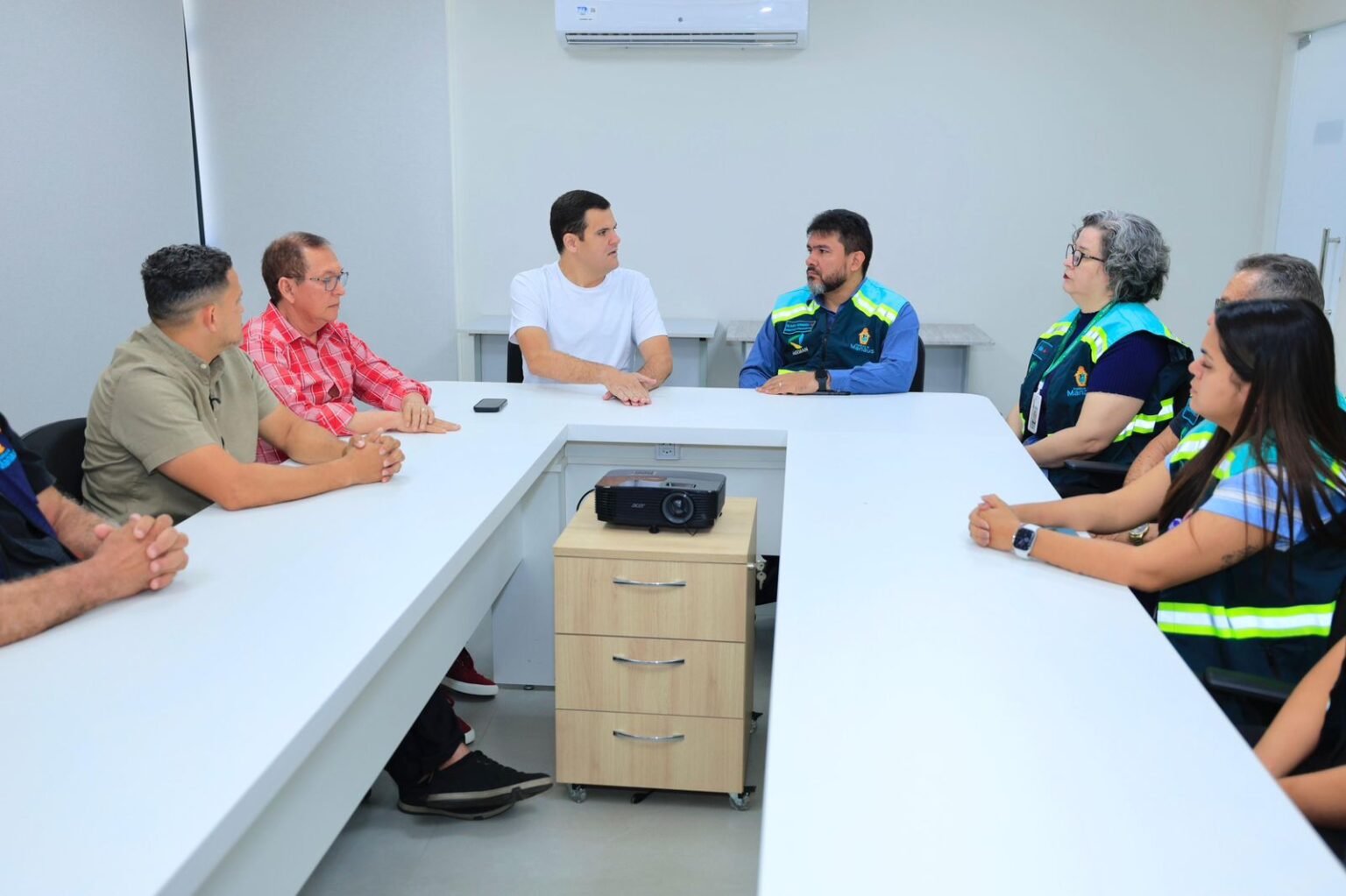 Vice-prefeito Renato Junior cobra que Ageman fiscalize Águas de Manaus para recuperar asfalto imediatamente após obras de saneamento nas ruas da cidade