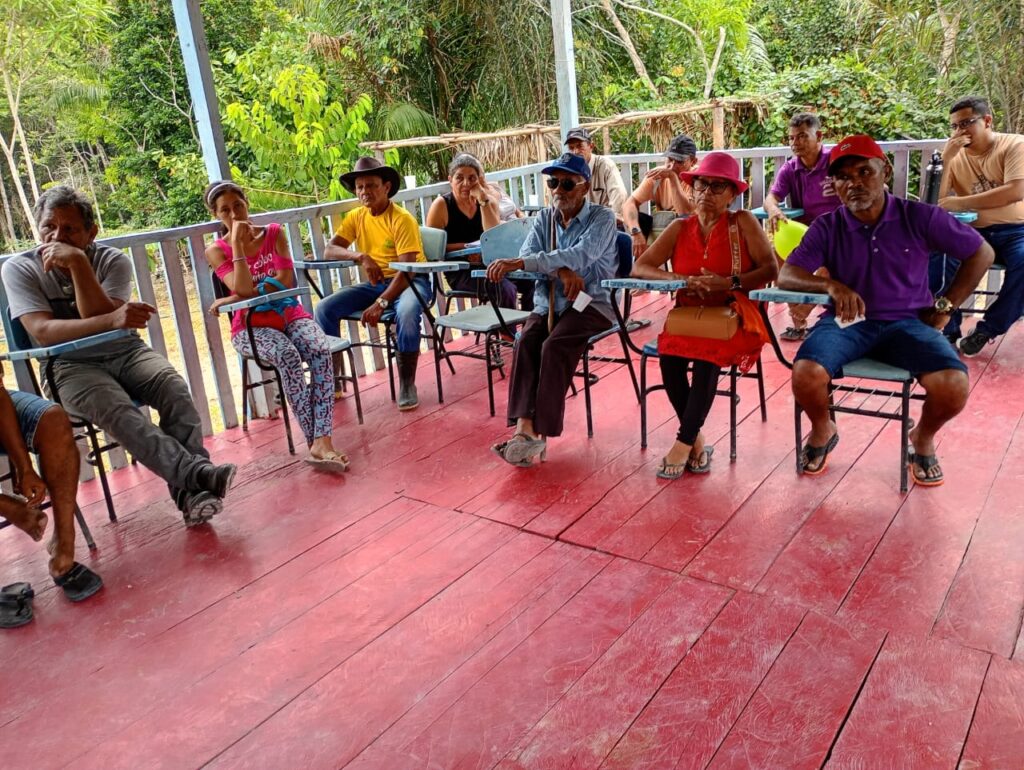 Reunião discute regularização fundiária para produtores da Comunidade Terra Nostra