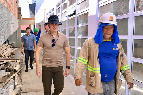 Prefeito David Almeida vistoria UBSs de porte 4 e acompanha obras da nova sede do Implurb