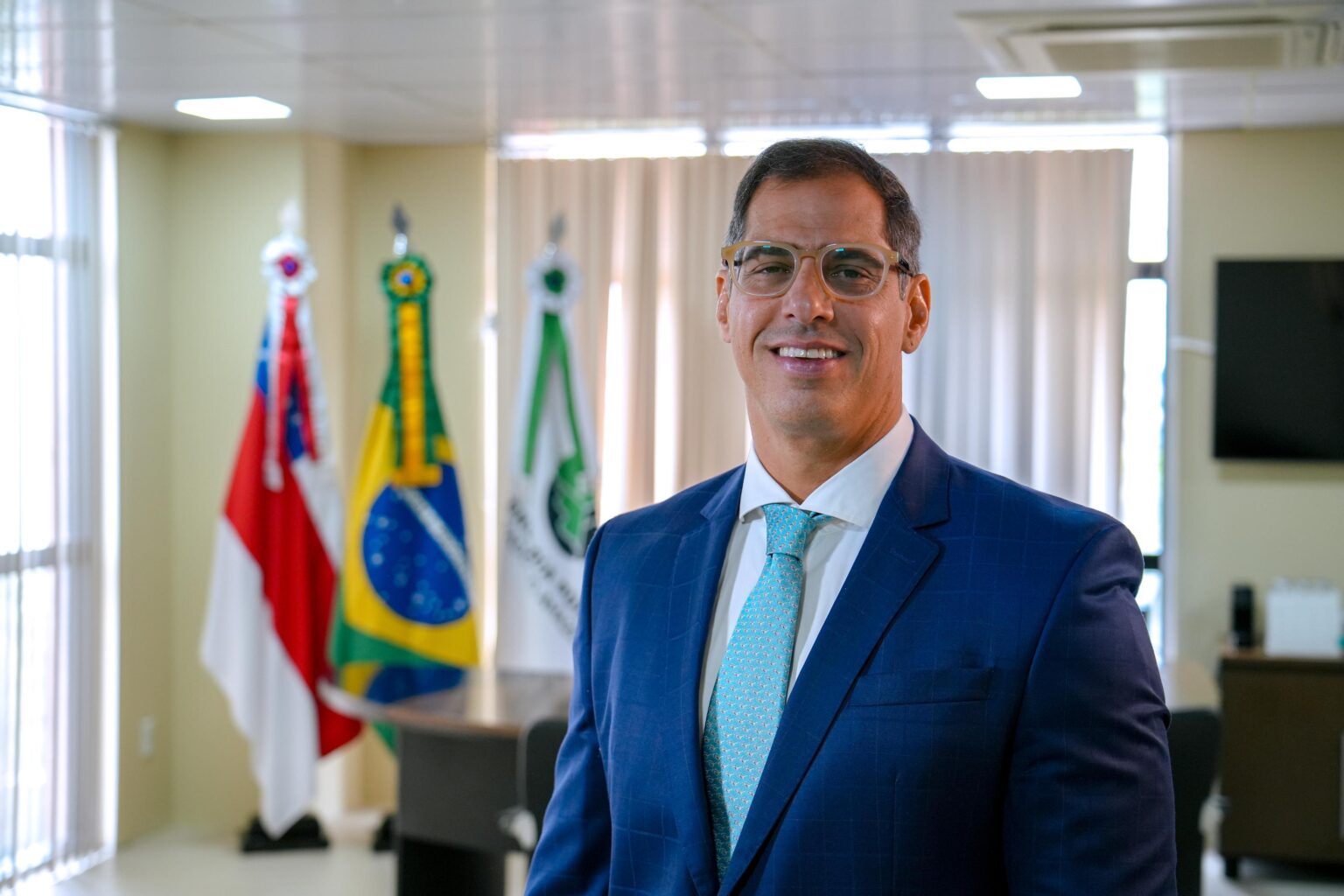 Defensor Público Geral do Amazonas Rafael Barbosa lança livro que defende reformas no Código de Processo Civil brasileiro