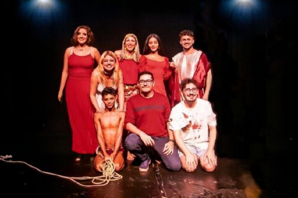 Trupe da Mostra Teatro Company realiza segunda apresentação da 4ª edição anual de performances, em Manaus
