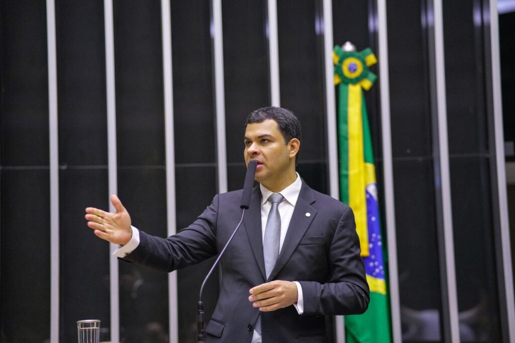 Saullo Vianna destinou mais de R$ 267 milhões à saúde, educação, infraestrutura, cultura e assistência do AM