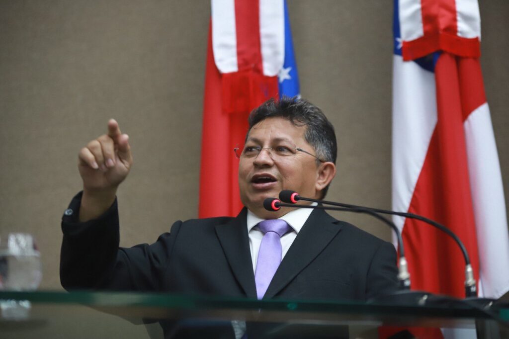 Sinésio Campos defende setor de petróleo e gás como alternativa para desenvolvimento do Amazonas