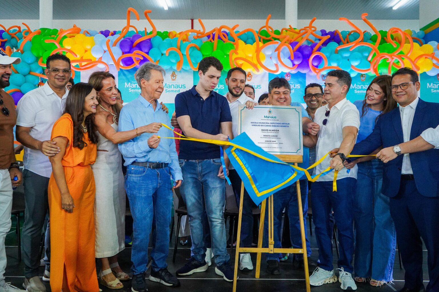 Presidente David Reis prestigia inauguração de escola municipal no Lago Azul