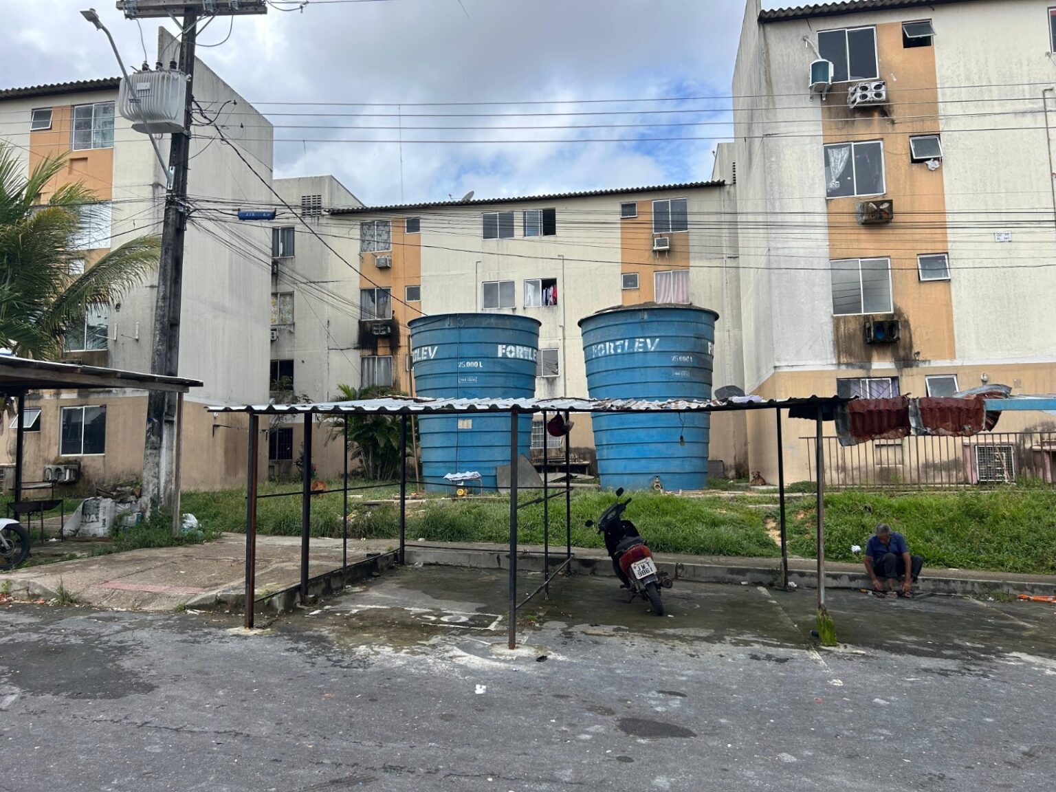 AGEMAN multa Águas de Manaus em R$ 637,2 mil por desabastecimento frequente no Viver Melhor 1 e 2