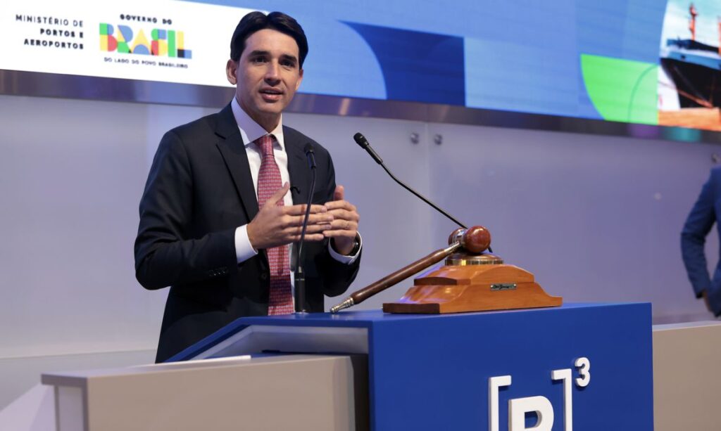 Porto de São Sebastião será leiloado até abril de 2026, diz ministro