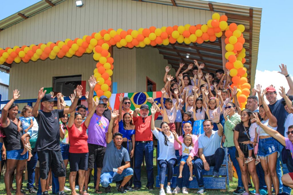 PARANÁ DO ARQUINHO Prefeitura de Parintins inaugura três escolas na zona rural