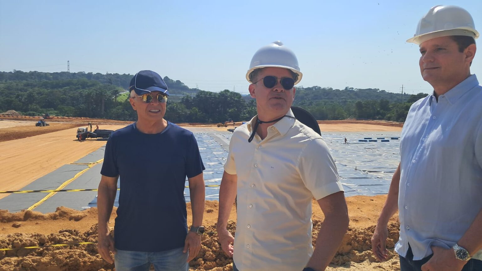 MEIO AMBIENTE Prefeito David Almeida apresenta obras do primeiro aterro sanitário de Manaus
