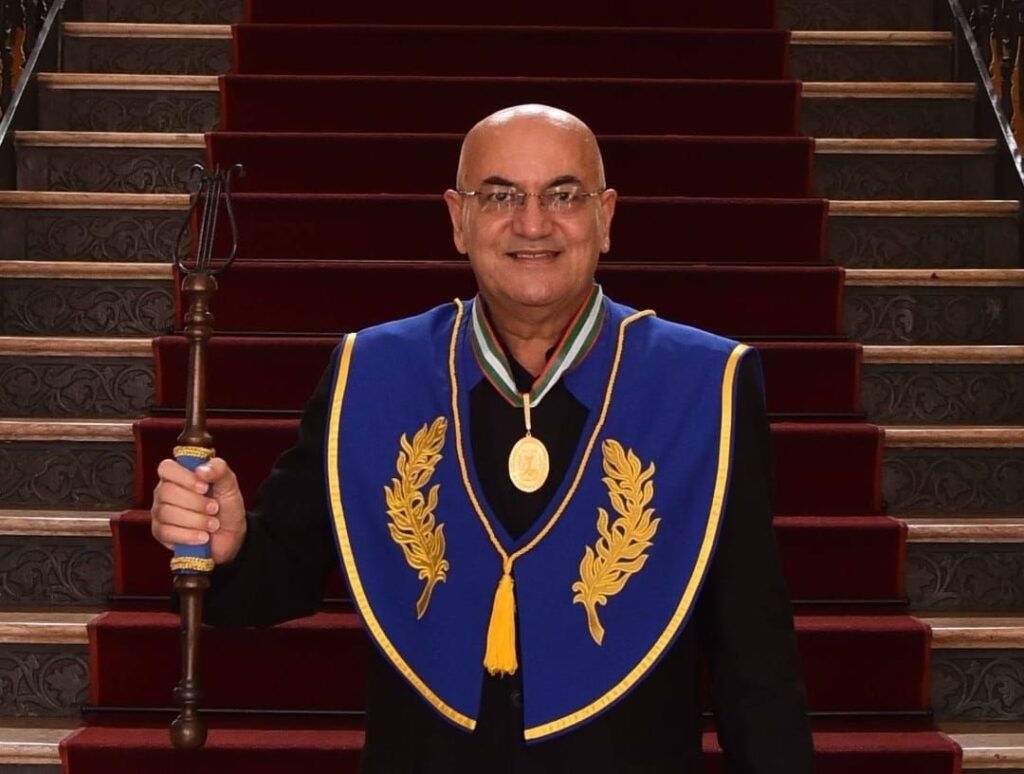 Maestro e escritor, Zacarias Fernandes lança obra literária em Manaus