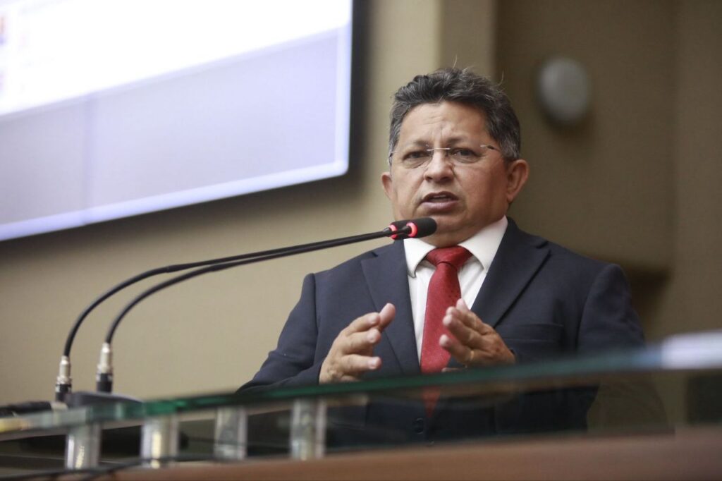Sinésio Campos defende soberania do Brasil e elogia diálogo diplomático entre Lula e Trump