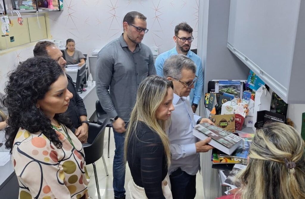 SUFRAMA visita Gráfica Amazonas e conhece projetos de expansão da empresa amazonense