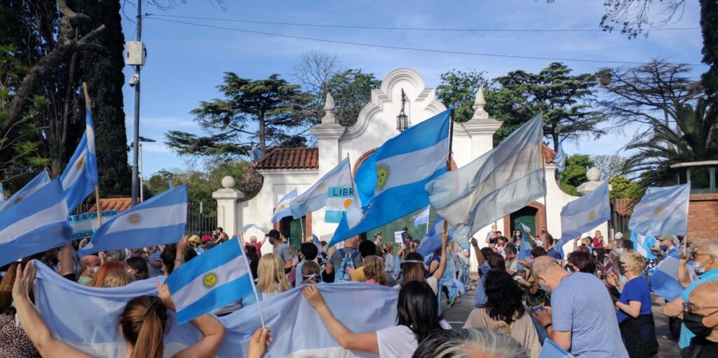 12 HORAS? Argentina apaga 178 anos de luta operária