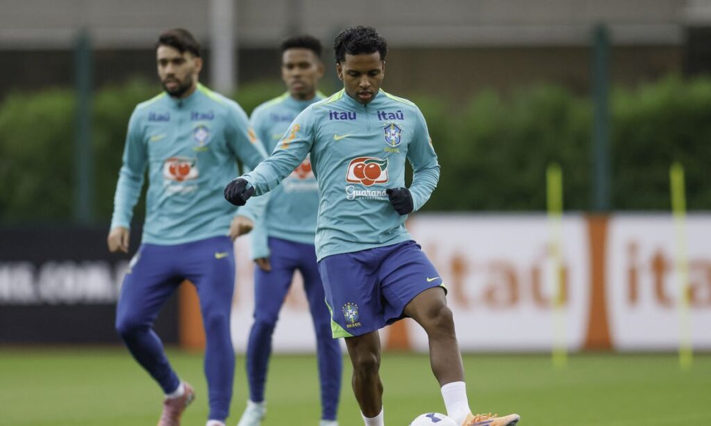 Seleção realizada primeiro treino para amistosos na Europa
