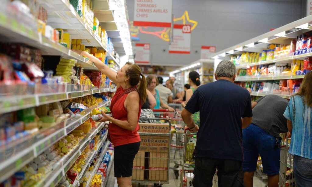 Mudanças no vale-alimentação ajudam a combater inflação , diz Abras