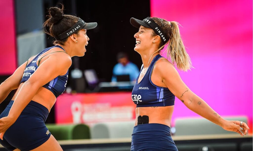 Brasil emplaca cinco duplas nas oitavas do Mundial de vôlei de praia