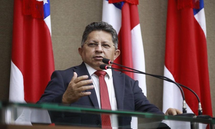 Deputado Sinésio Campos anuncia ações para instalação de energia solar e regularização fundiária em seis comunidades rurais de Parintins