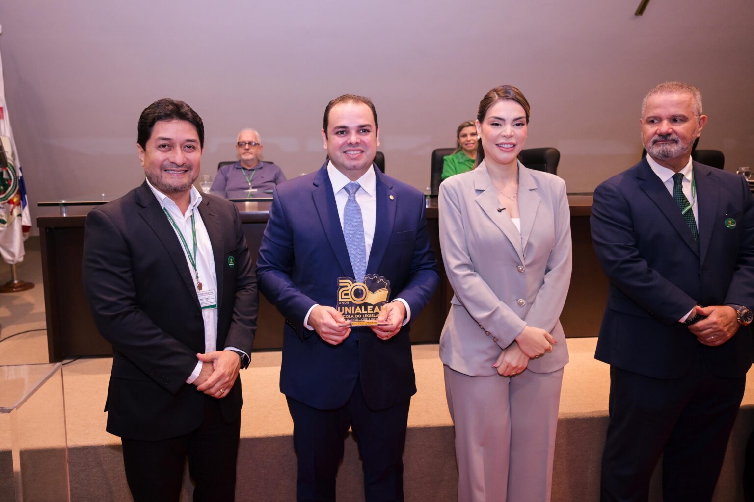 Presidente Roberto Cidade comemora 20 anos da Escola do Legislativo Senador José Lindoso e reforça compromisso institucional da Aleam