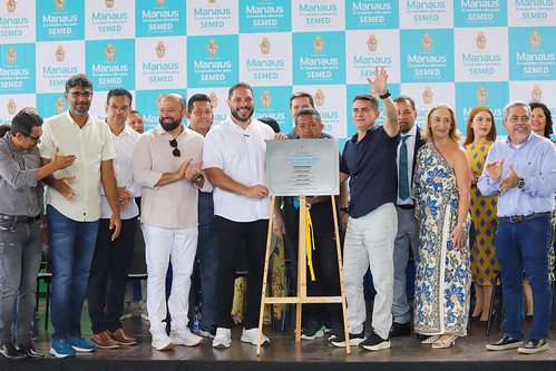 Prefeito David Almeida entrega escola-modelo e confirma pagamento da data-base, abono do Fundeb e progressões históricas na educação municipal