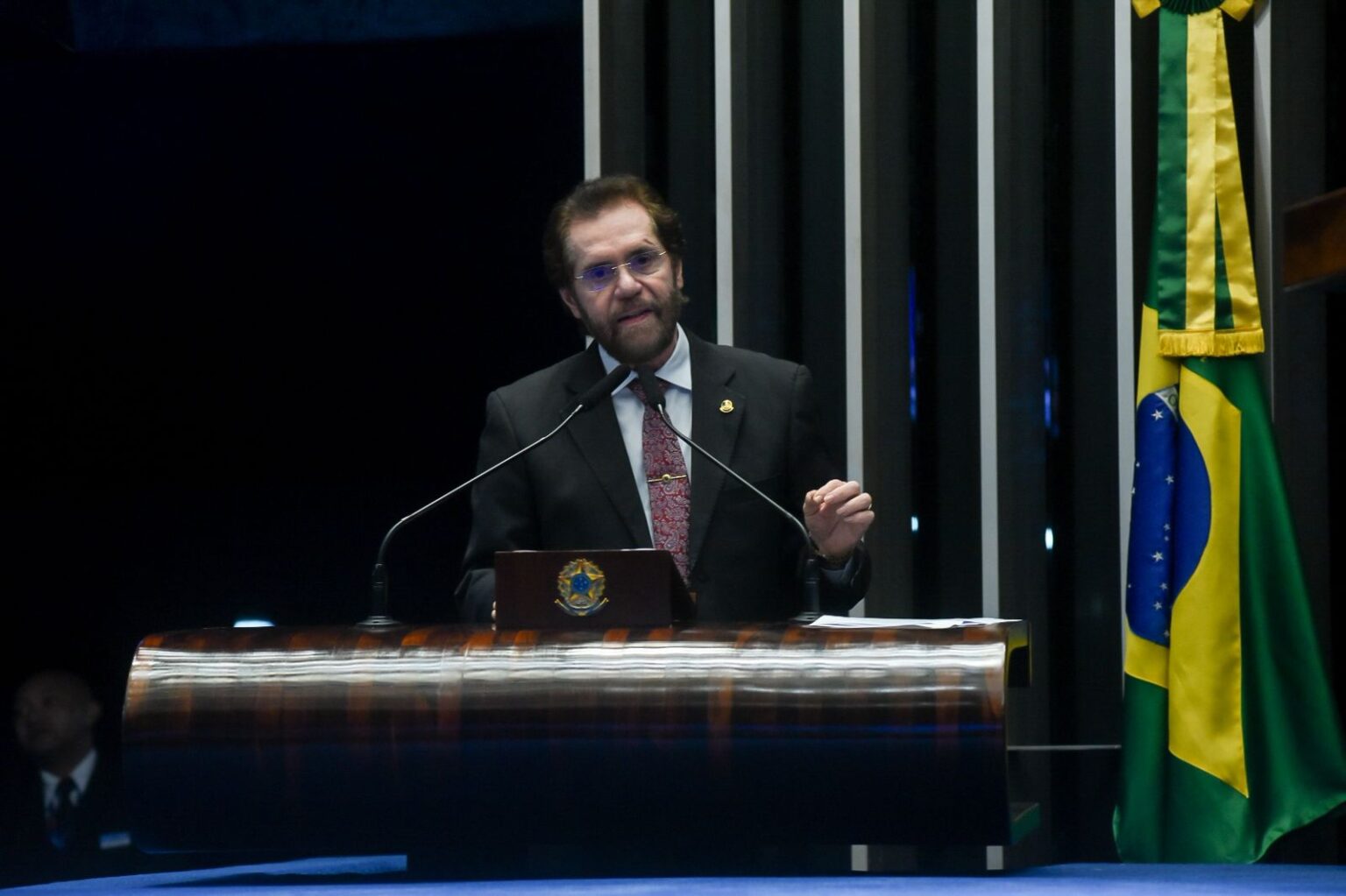 Plinio diz que votar a proposta de impeachment elaborada por Lewandoviski é capitular ao bode na sala colocado por Gilmar para forçar uma decisão do Senado sobre a proposta que é ainda pior que a blindagem decretada pelo decano do STF