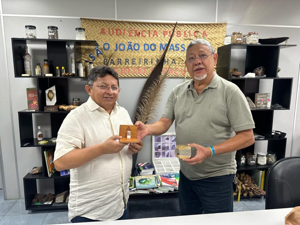 Sinésio Campos e Secretaria de Mineração discutem potencial do Amazonas para produção de fertilizantes
