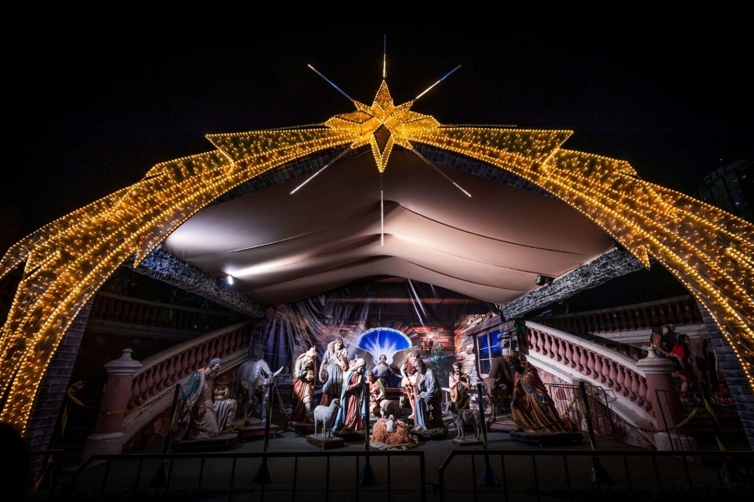 ‘O Mundo Encantado do Natal’ inicia programação no Largo de São Sebastião nesta segunda-feira (8)