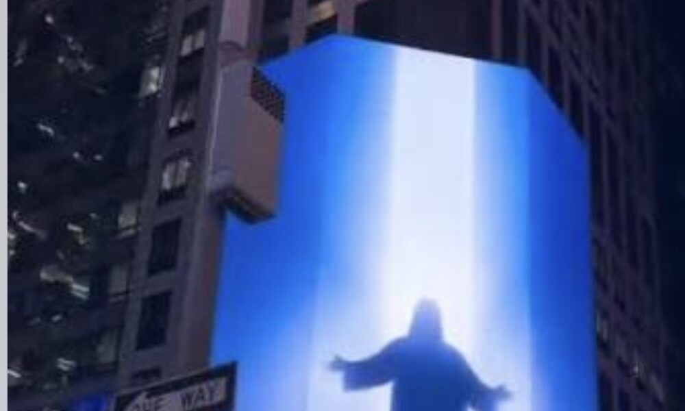 Telão inteiro foi reservado na Times Square para afirmar que Jesus está voltando