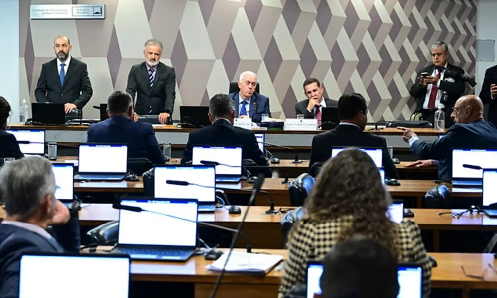 Em derrota para o governo, CCJ do Senado aprova PL da Dosimetria